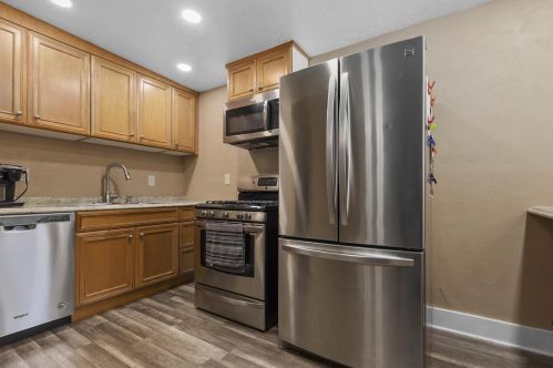 319 Gray St, Green Bay, WI 54303-3011