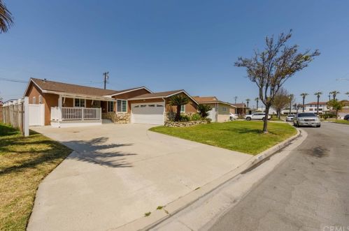 9611 Tolly St, Bellflower, CA 90706-2349