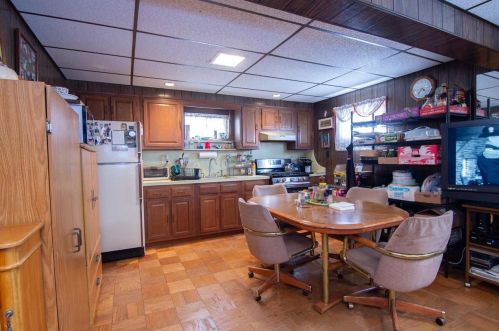 11 Gregg Ln, Bayonne NJ  07002-3706 exterior