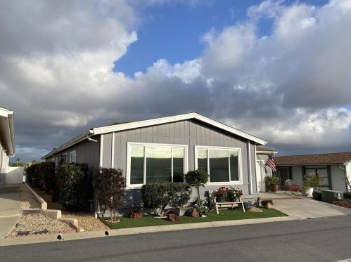 637 Via Santiago, Vista, CA 92081-6345