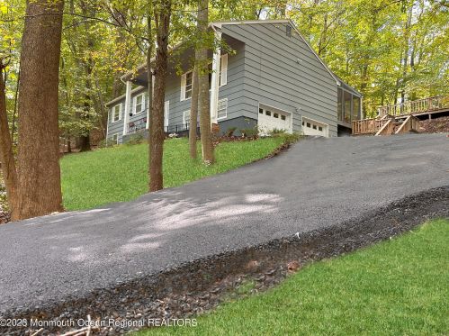 7 Echo Ct, Holmdel Village, NJ 07733-1706