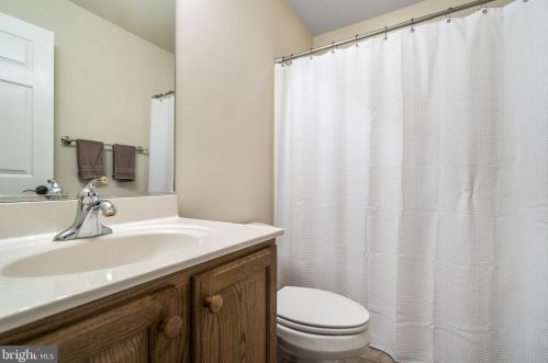 20 Hartlake Dr, Fredericksburg VA  22406-4635 exterior