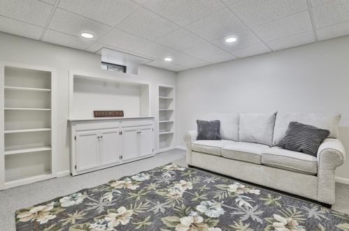 40 Laurel Crst Dr, Brookline NH 03033-2137 exterior