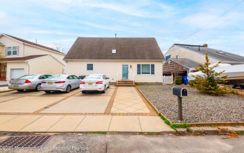138 Royal Dr, Bricktown, NJ 08723-6733
