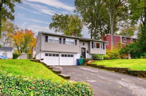 74 Montrose Ave, Fanwood, NJ 07023-1109