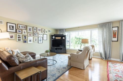 8605 Ravenswood Cir, Milwaukee WI 53226-4657 exterior