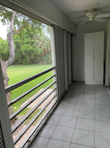 61 Hastings D, West Palm Beach FL  33417-1205 exterior