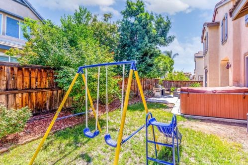27404 Lock Haven Ct, Temecula CA  92591-4423 exterior