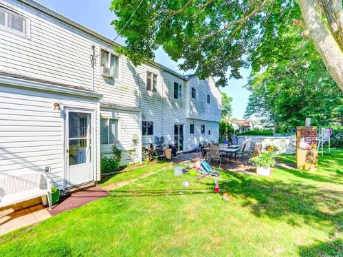 216 Cirrus Rd, Holbrook, NY 11741-4431
