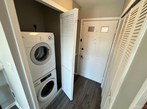 17 Lear Ct, East Brunswick NJ  08816-1863 exterior