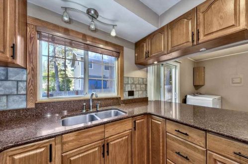 10136 Sierra Ave, Truckee CA  96161-4828 exterior