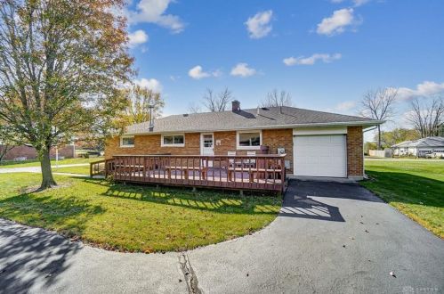 990 Whitestone Rd, Xenia, OH 45385-1526