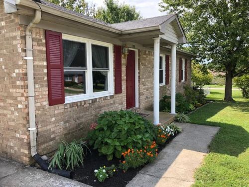 705 Barefoot Dr, Versailles, KY 40390-1438