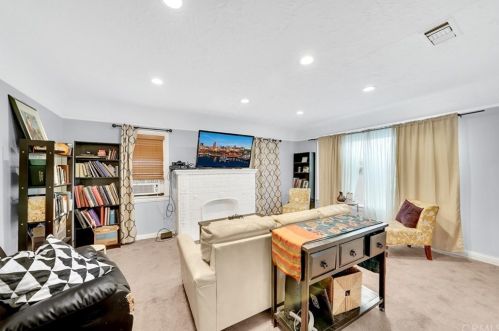 1504 Wardlow Rd, Long Beach, CA 90807-4838