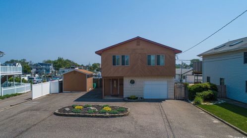 724 Shore Walk, North Lindenhurst, NY 11757-5824