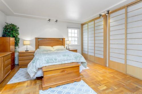 163 Barncroft Rd, Stamford CT 06902-1253 exterior