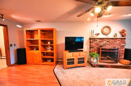 100 Hill Hollow Rd, South Plainfield NJ  07080-1621 exterior