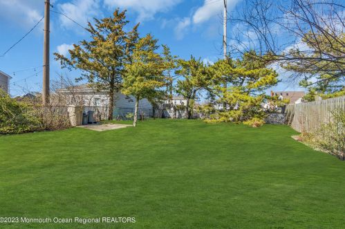 316 Sunset Dr, Pelican Island NJ  08751-2225 exterior