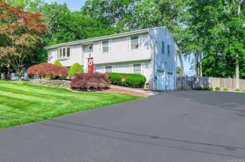 13 Hall Ave, Airmont, NY 10901-6308