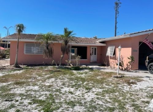 5110 Williams Dr, Fort Myers Beach, FL 33931-4022