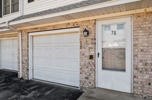 76 Sunflower Cir, Providence, RI 02911-2766