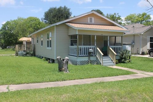 201 3rd St, Texas City, TX 77590-7912