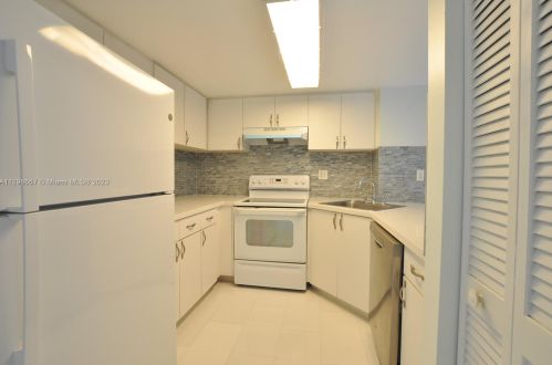 7804 102 Ln, Miami FL  33156-2691 exterior