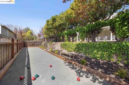 303 Hillside Ave, Oakland CA  94611-4013 exterior