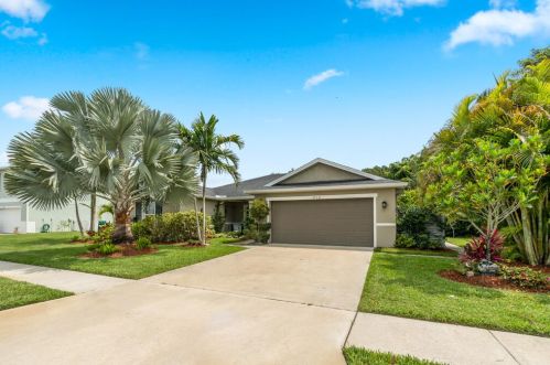 216 Barbossa Dr, Sebastian, FL 32958-7001