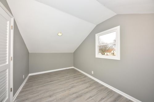 9127 Swan Cir, Milwaukee WI  53225-2719 exterior