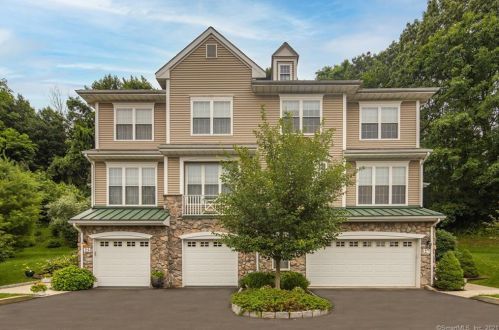 27 Cambridge Dr, Danbury, CT 06811-4051