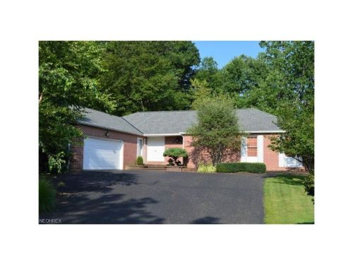 2939 Chautauqua Dr, Cuyahoga Falls, OH 44224-3840