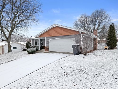 934 Canterbury Ln, Waukesha, WI 53188-5520