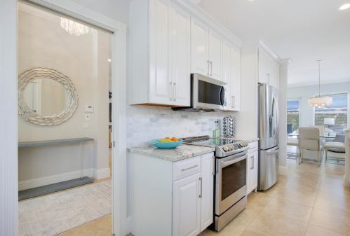 966 Bear Island Cir, West Palm Beach FL  33409-2062 exterior