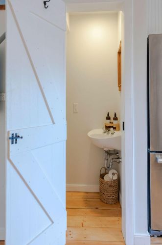 23 Flying Cloud Cir, Mashpee MA 02649-4708 exterior