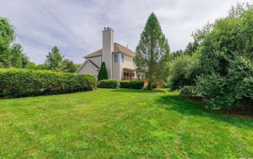 4 Arborvitae Ln, Miller Place NY  11764-3021 exterior