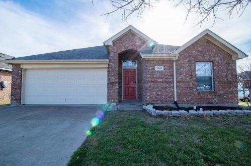 1045 Aaron Dr, Burleson TX  76028-8166 exterior