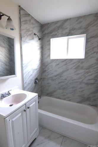 2111 Lemon Ave, Long Beach CA  90806-5121 exterior