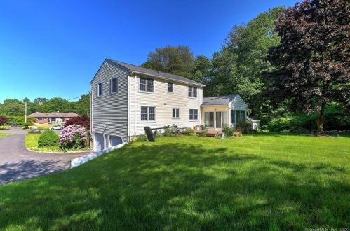 48 Chalon Rd, Bridgeport, CT 06611-3206