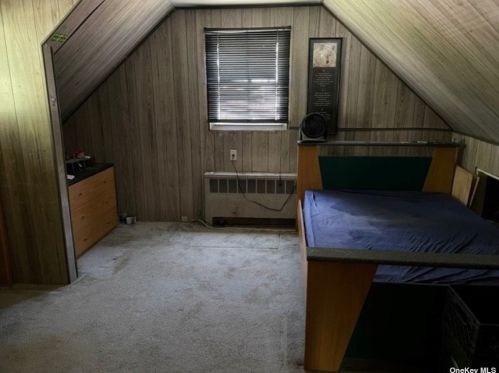 385 Broome Ave, North Lindenhurst NY  11757-3834 exterior