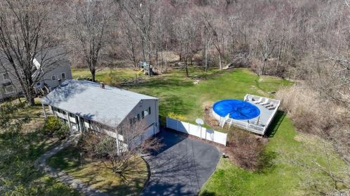 142 Loder Rd, Yorktown Hgts NY  10598-3911 exterior