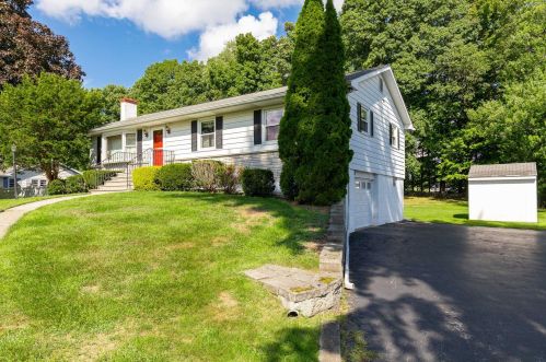 81 Edgehill Dr, New Hamburg, NY 12590-3633