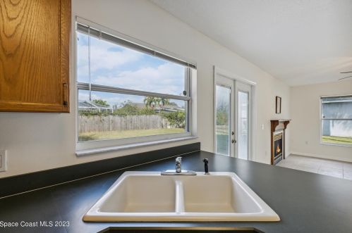 222 Summers Creek Dr, Merritt Island FL  32952-2684 exterior