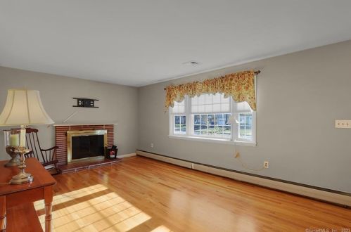 54 Saginaw St, Wapping CT  06074-2122 exterior