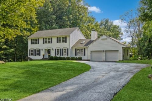 17 Powhatatan Way, Hackettstown, NJ 07840-2618