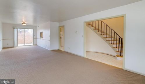 5921 Queenston St, Springfield VA  22152-1721 exterior