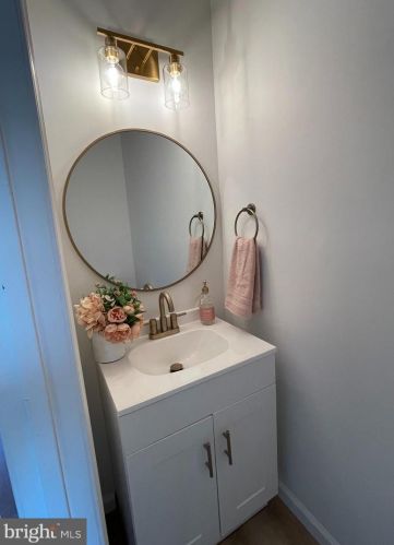 6027 Meade Ct, Harrisburg PA  17112-8546 exterior