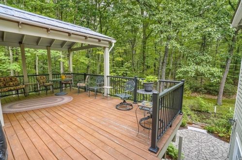 15 Danbury Cir, Amherst NH  03031-2016 exterior