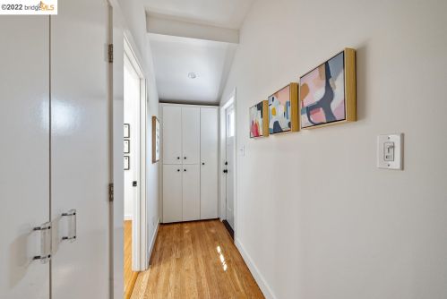 737 61st St, Oakland CA  94609-1207 exterior