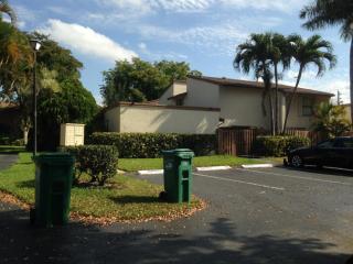 10641 113th Pl, Miami, FL 33176-8244